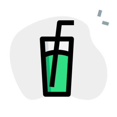 Çocuklara pipetle servis edilen bir bardak su.