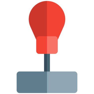 Boks antrenmanı için ters yerleştirilmiş kum torbası