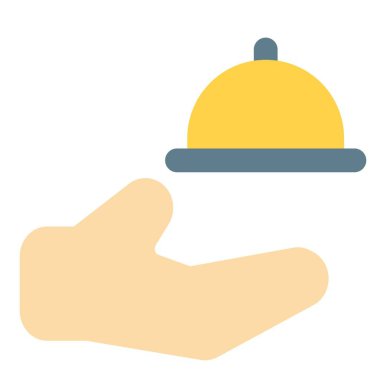 Restoranda kubbe kapağında servis edilen yemekler.