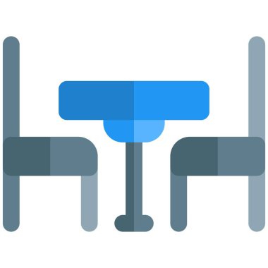 Rezervasyon için bir restoranda masa ve sandalyeler