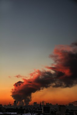 Kırmızı şafak. Şehir.