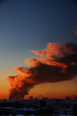 Kırmızı şafak. Şehir.