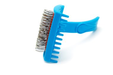 Beyaz bir arka plan üzerinde hayvanların saç fırçası