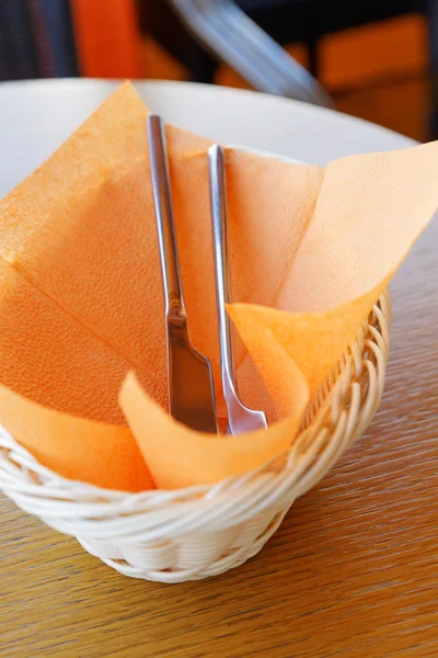 Bir kafede masada çatal bıçak takımı — Stok fotoğraf