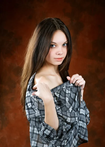 The girl in a shirt with naked shoulders — Stock Photo, Image