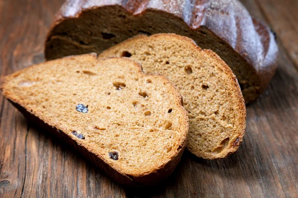 Pieces of rye bread  on a rural table — Stock Photo, Image