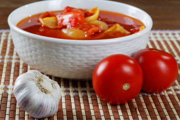 Bodegón con tomates y ajo Lecho — Foto de Stock