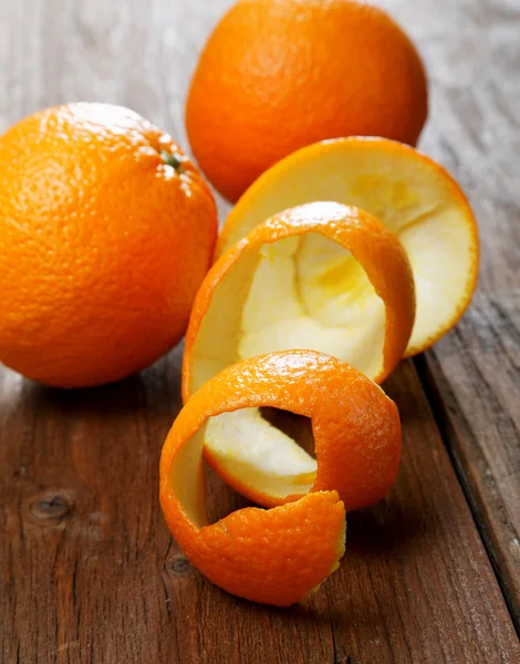 Oranges and dried peel on a rural table — Stock Photo, Image