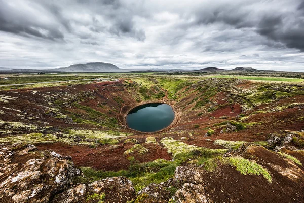 Paisaje del lago del cráter volcánico Kerid —  Fotos de Stock