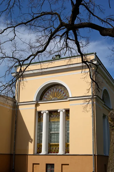 Haus und Baum — Stockfoto