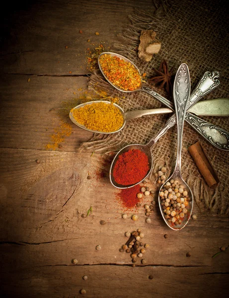 Çeşitli baharat ve baharat