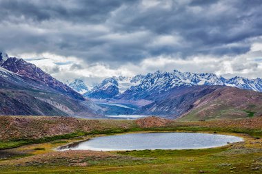 Himalayalar küçük göl