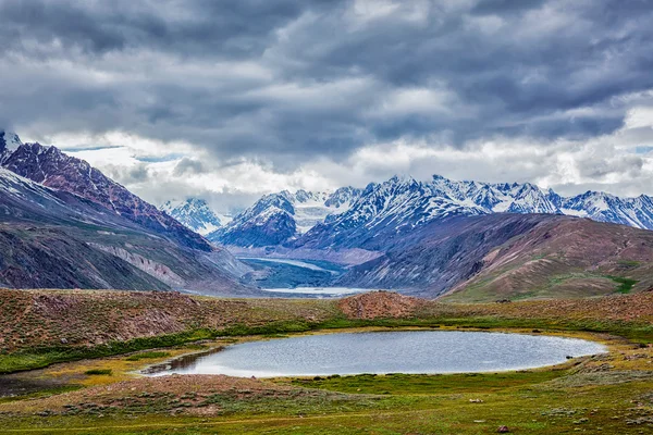 Small lake in Himalayas — Stock Photo, Image