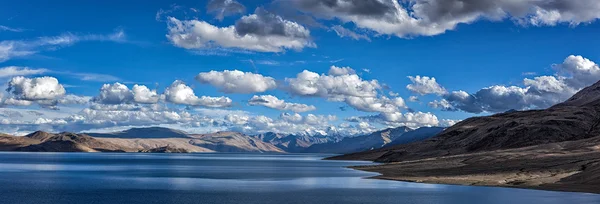 Der See Tso Moriri im Himalaya. Ladakh, Indien — Stockfoto