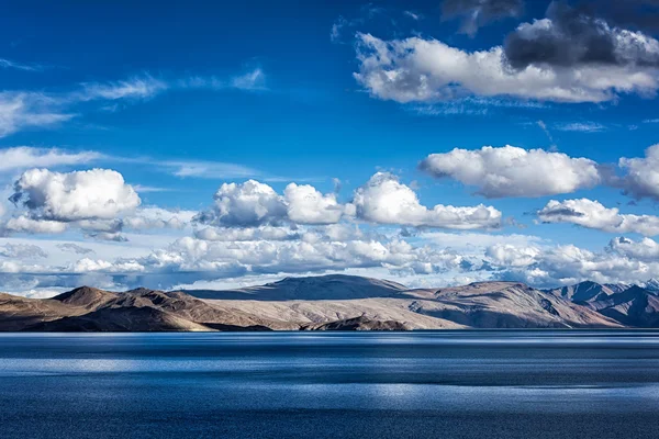 Jezero Tso Moriri v Himalájích. Ladak, Indie — Stock fotografie