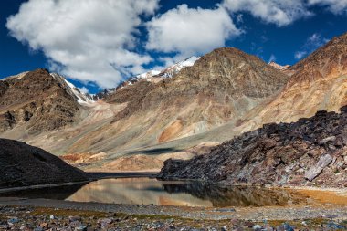 Himalaya dağ gölü, yatay