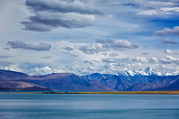 Jezioro Tso Moriri w Himalajach. Ladakh, Indie — Zdjęcie stockowe