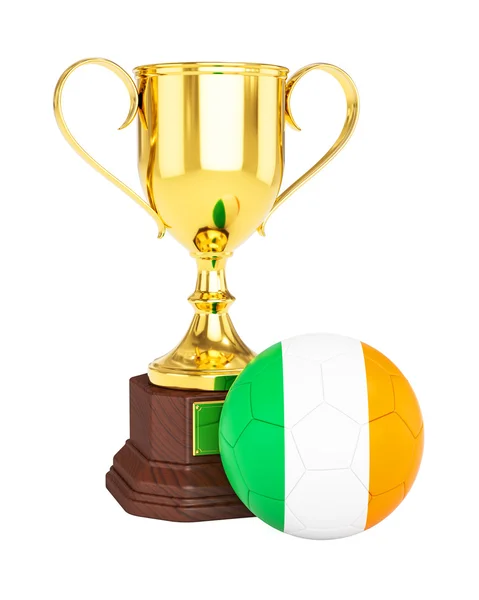 Copa trofeo de oro y pelota de fútbol con bandera de Irlanda — Foto de Stock