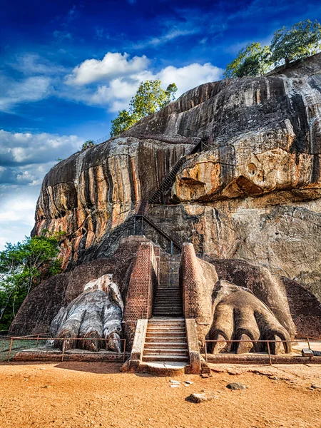 在锡吉里亚岩石上，斯里兰卡狮子的爪子通路 — 图库照片