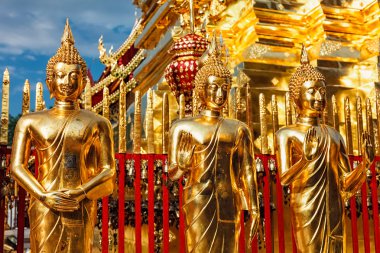 Wat Phra bu DOI Suthep altın Buda heykelleri