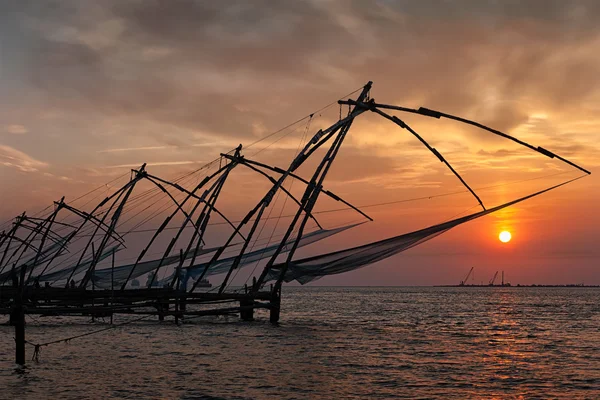 Kínai fishnets a naplemente. Kochi, kerala, india — Stock Fotó