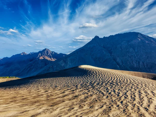 Sand dunes in mountains — Stock Photo, Image