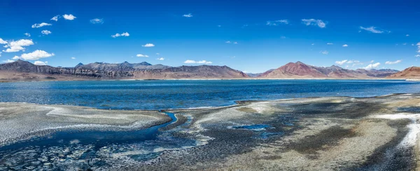 Mountain lake Tso Kar in Himalayas — Stock Photo, Image