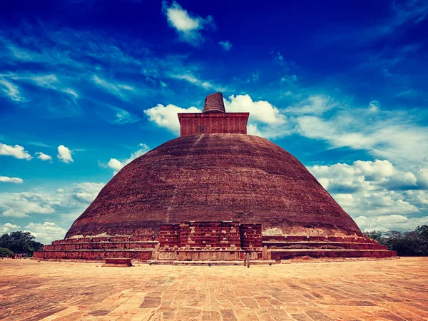 Jetavaranama dagoba Buddhist stupa in ancient city — Stock Photo, Image