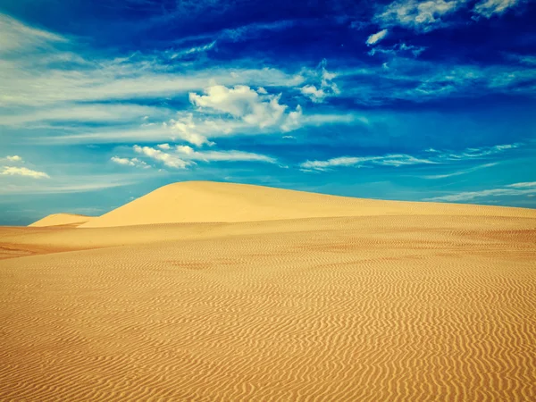 Dunes de sable blanc au lever du soleil, Mui Ne, Vietnam — Photo