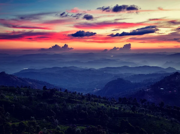 Puesta de sol en montañas — Foto de Stock