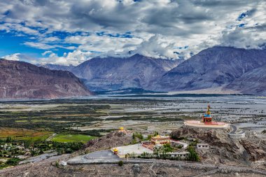 Diskit gompa'daki Maitreya Buddha heykeli, Nubra vadisi, Ladakh, Inda