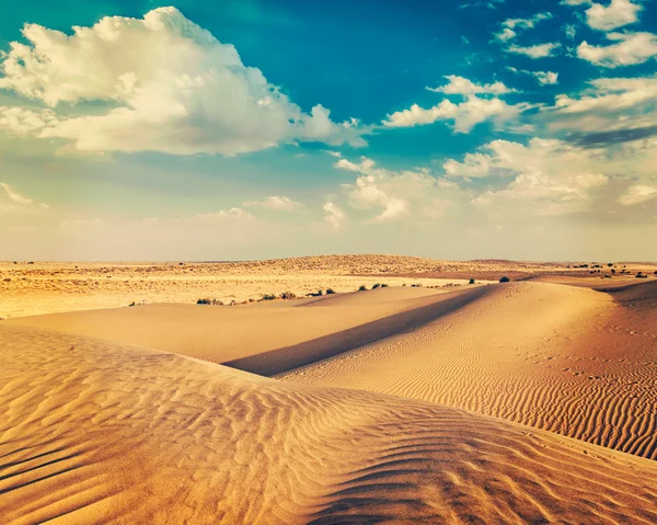 Sand dunes in desert — Stock Photo, Image