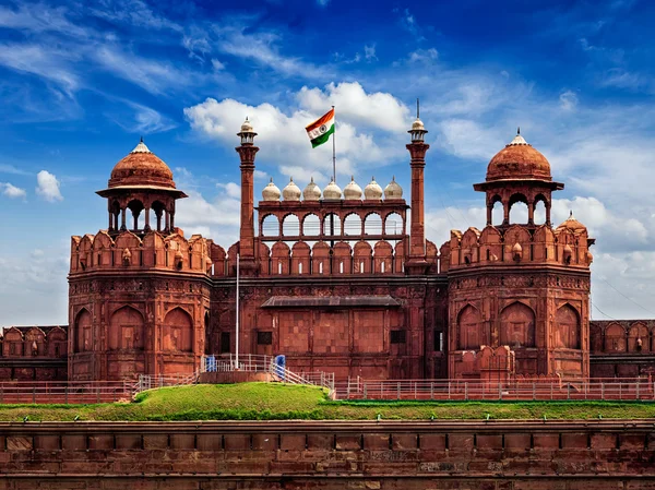 Röda Fort Lal Qila med indisk flagga. Delhi, Indien — Stockfoto