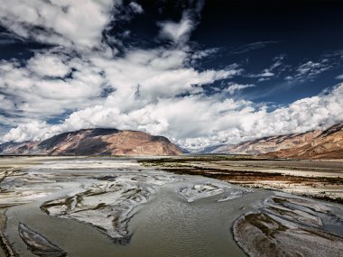 Nubra Vadisi ve Ladakh Himalayaların Nehri