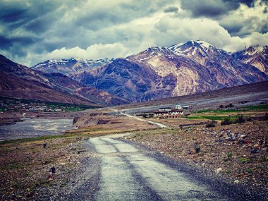Himalayalar 'da yol