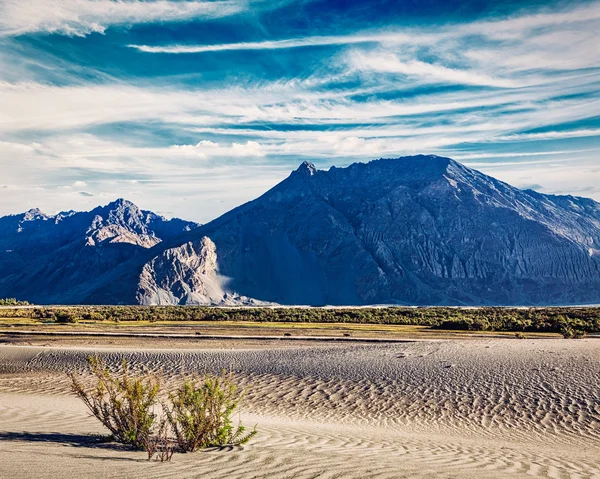 Песчаные дюны в горах — стоковое фото