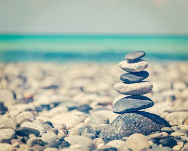 Zen dengeli taş yığını