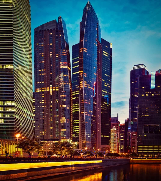 Singapore downtown in evening — Stock Photo, Image