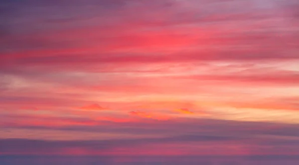 Sunset sky with red clouds — Stock Photo, Image