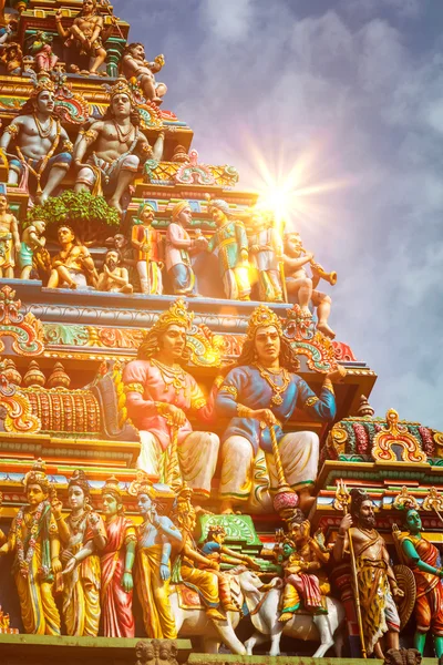 Gopuram-Turm des hinduistischen Tempels — Stockfoto