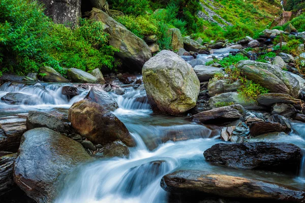 Tropical waterfall. Bhagsu, Himachal Pradesh, India — Stock Photo, Image