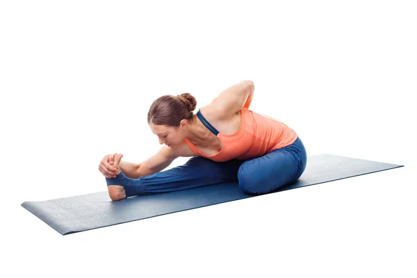 Mujer haciendo Ashtanga Vinyasa Yoga asana — Foto de Stock