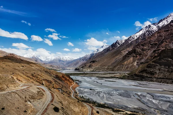 Spiti valley and river in Himalayas — Stock Photo, Image