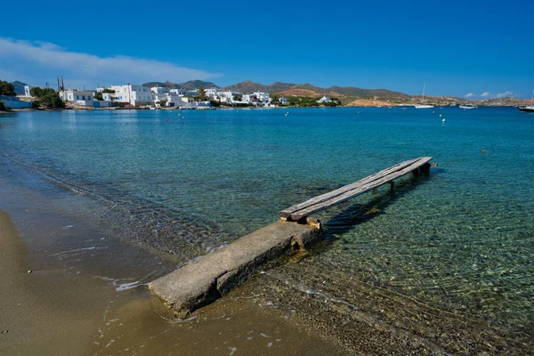 The beach and fishing village of Pollonia in Milos, Greece — Stock Photo, Image