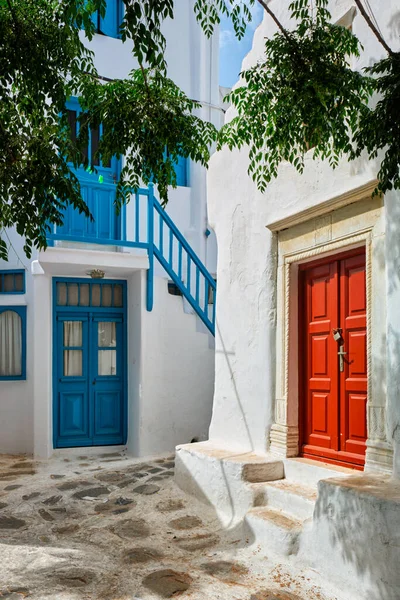 Yunanistan 'ın Mykonos Adası' ndaki Yunan Mykonos Caddesi — Stok fotoğraf