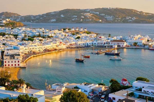 Mykonos eilandhaven met boten, Cycladen, Griekenland — Stockfoto