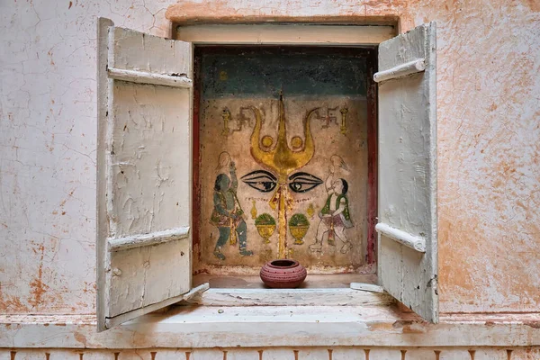 Mural with trident of the Hindu god Shiva in the Mehrangarh Fort, Jodhpur, Rajasthan, North India, India — Stock Photo, Image