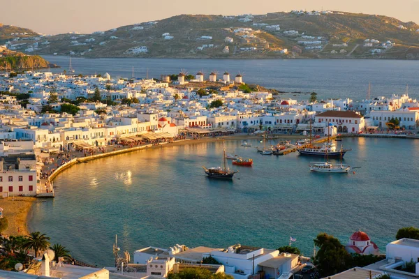 Port na wyspie Mykonos z łodziami, wyspy Cyklady, Grecja — Zdjęcie stockowe