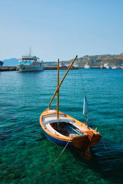 Greek fishing boat in port of Mykonos — Stock Photo, Image