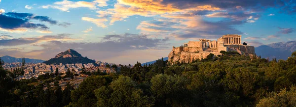 Iconic Parthenon Temple at the Acropolis of Athens, Greece — Stock fotografie